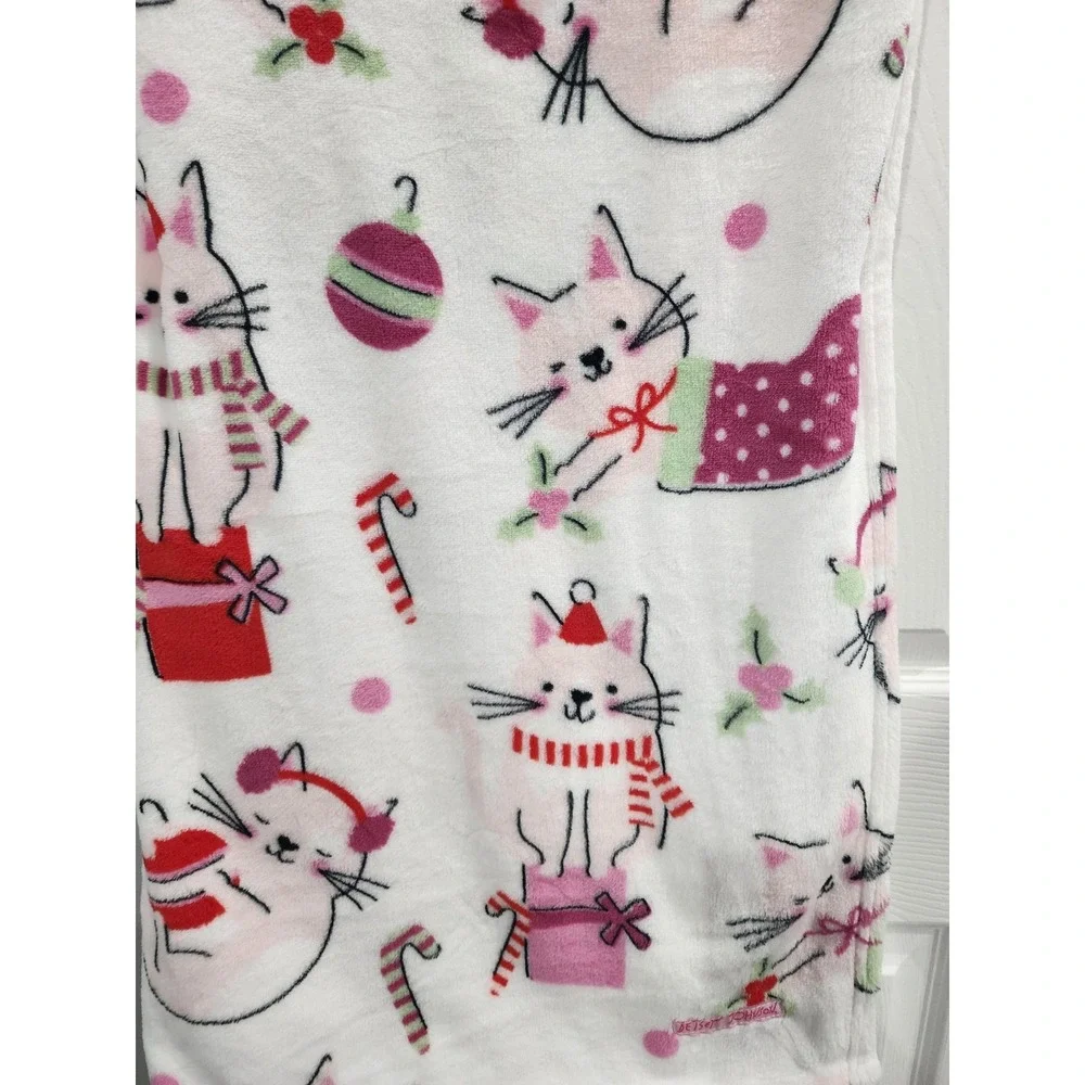 Betsey Johnson Cat Kitten Christmas Candy Cane Stocking Holiday Blanket Throw